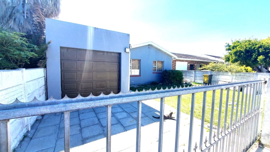 5 Bedroom Property for Sale in Lotus River Western Cape